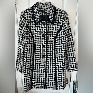 Isabella Suits Like New Houndstooth Pattern Coat
